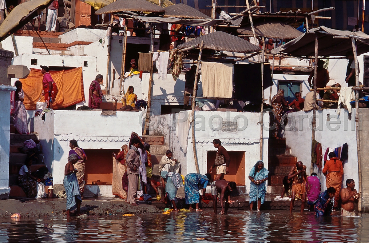 Morning bath in the holy Ganges, Varanasi (Benares), India
 (cod:India 45)